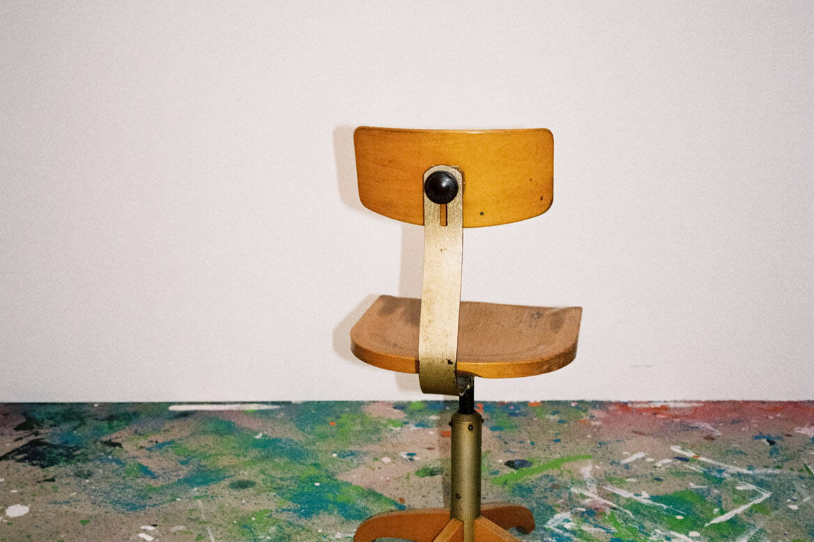 Stuhl aus der Analogstrecke mit Antonia im Studio